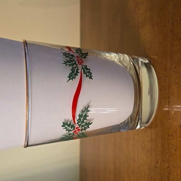 Christmas Holly & Ribbon Glasses - Picture 3 of 7